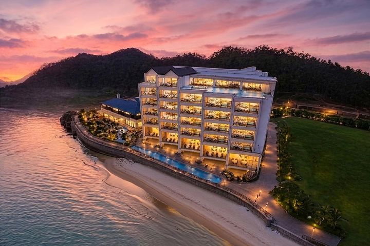 【AWAJI LAGOON SUITES 天澪】ホテル全景 width=