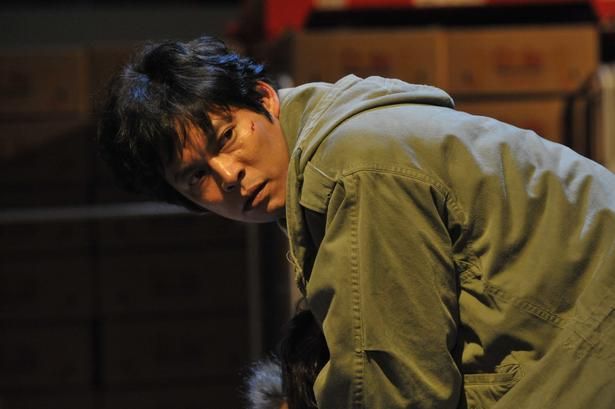 上層部の隠蔽工作によって青島がピンチに陥ってしまう…(『踊る大捜査線 THE FINAL 新たなる希望』) [c]2012フジテレビジョン アイ・エヌ・ピー