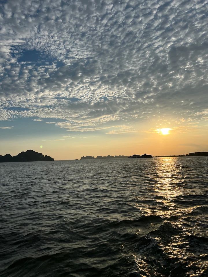 ハロン湾のサンセット