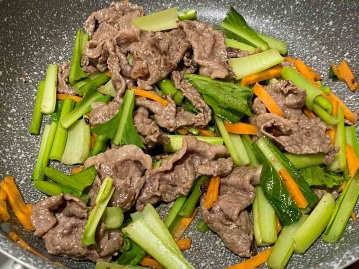 牛肉と小松菜のオイスターみそ炒め