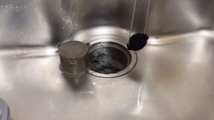 セリアの「排水口に水をためるキャップ」
