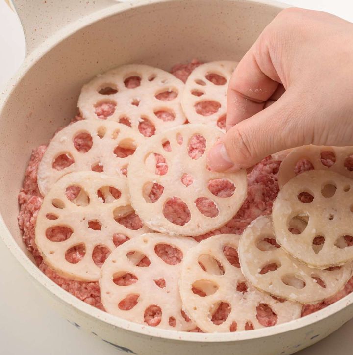 「ワンパン！れんこんはさみ焼き」レシピ