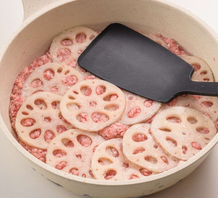 「ワンパン！れんこんはさみ焼き」レシピ