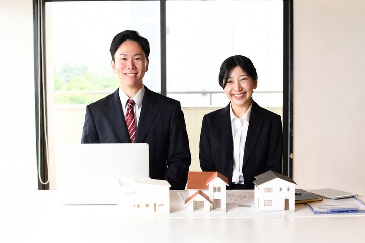 不動産業界の定番国家資格「宅地建物取引士」