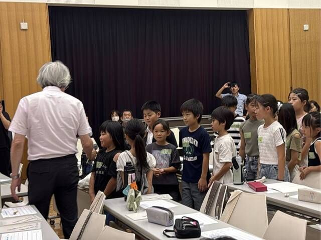 自分の考えを堂々と発表する久後那奈さん