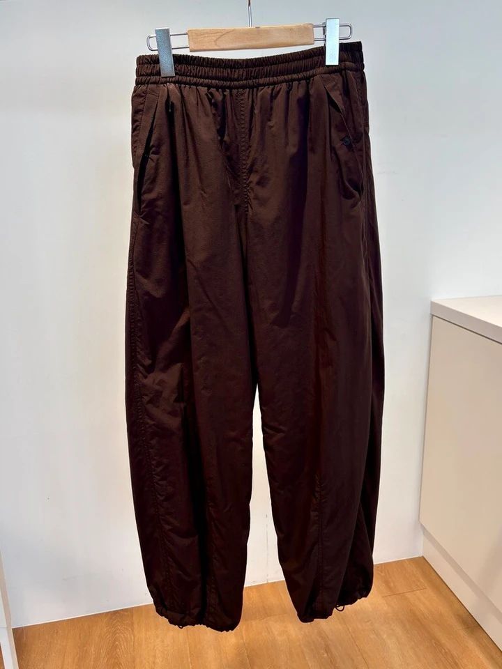 冬の外出まで考えて実用性で選ぶなら「ウォームイージーパンツ」（￥4990）