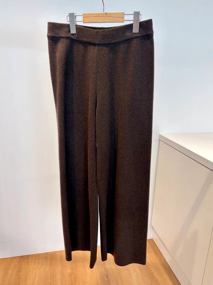 ニットの質感で秋らしくしたいなら「ウォッシャブルニットパンツ」（￥2990）