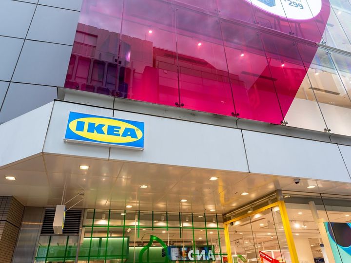 IKEA（イケア）の「VARIERA ヴァリエラ 鍋ぶたオーガナイザー」は、鍋ぶたやお皿を立てて収納できるステンレス製のオーガナイザーです。幅を調整できる伸縮設計と、しっかりとした重量感が評判の本商品を紹介します。