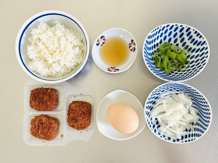 【5分で完成】失敗しない『ソースとんかつの卵とじ』がお弁当にぴったりすぎる！