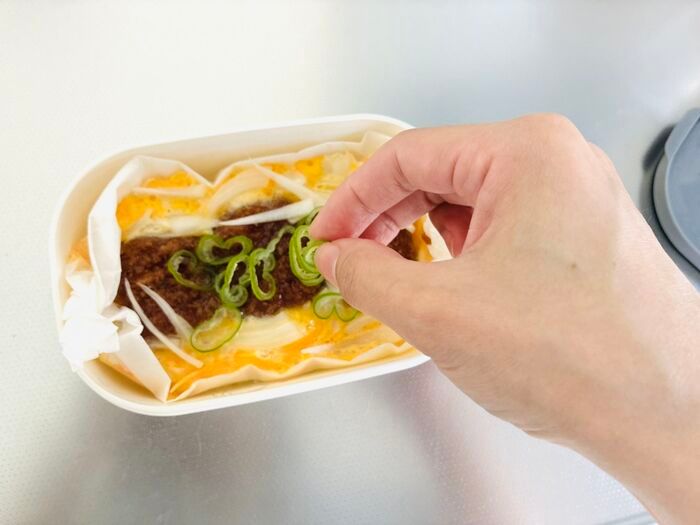 【5分で完成】失敗しない『ソースとんかつの卵とじ』がお弁当にぴったりすぎる！