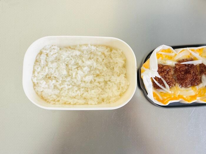 【5分で完成】失敗しない『ソースとんかつの卵とじ』がお弁当にぴったりすぎる！