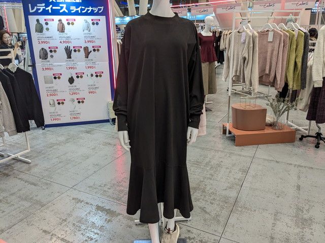 黒のワンピース