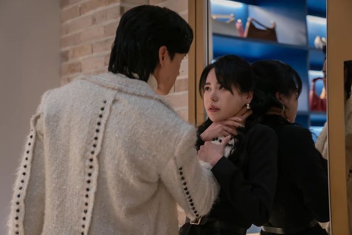 ザ・グローリー ～輝かしき復讐～ ヨンジンの首を絞めるジェジュン