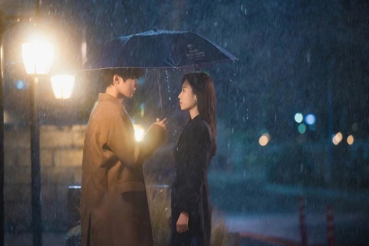 なぜオ・スジェなのか スジェ（ソ・ヒョンジン）とチャン（ファン・イニョプ）雨の２ショット
