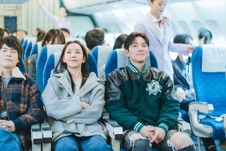 サムダルリへようこそ サムダル（シン・へソン）とヨンピル（チ・チャンウク）機内カット