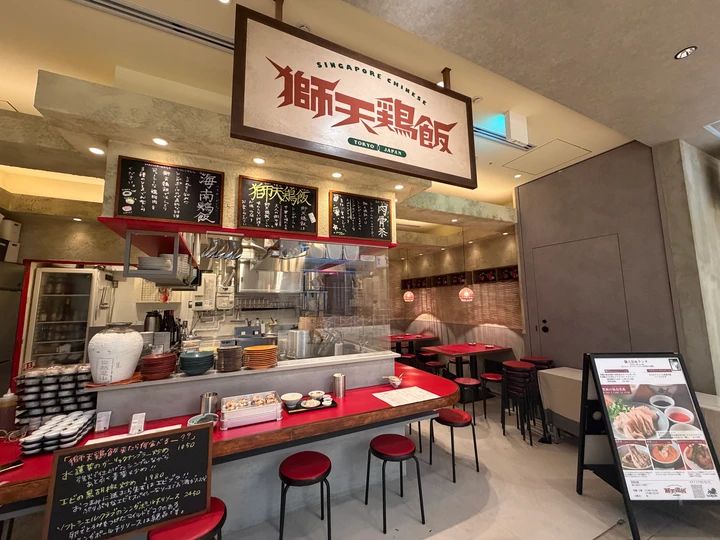 飲食店が並ぶTOFROM YAESUの館内