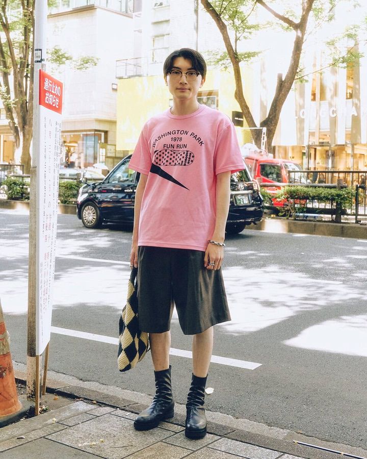 【20代スナップ＠原宿】暑い…ならTシャツのカラーはピンクで爽やかに！