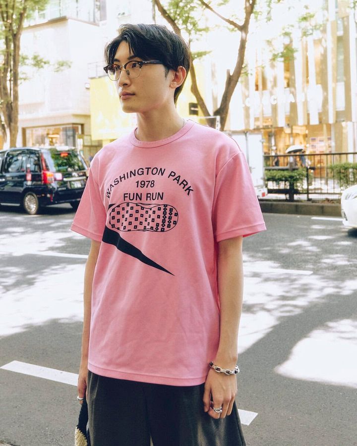 【20代スナップ＠原宿】暑い…ならTシャツのカラーはピンクで爽やかに！
