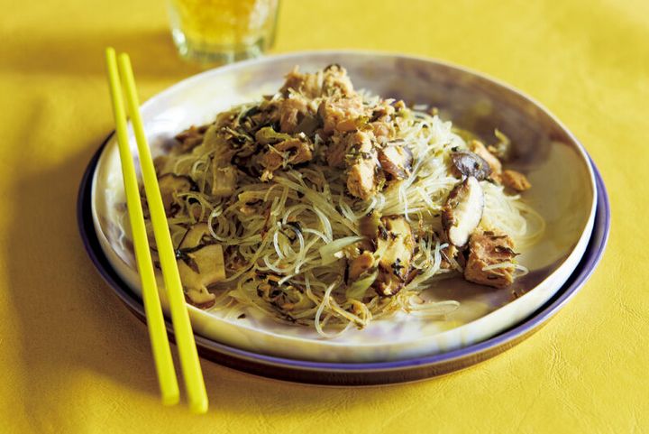 おつまみにも最適高菜とツナのビーフン