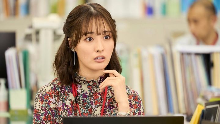 夜ドラ「税金で買った本」第20回より ©️NHK