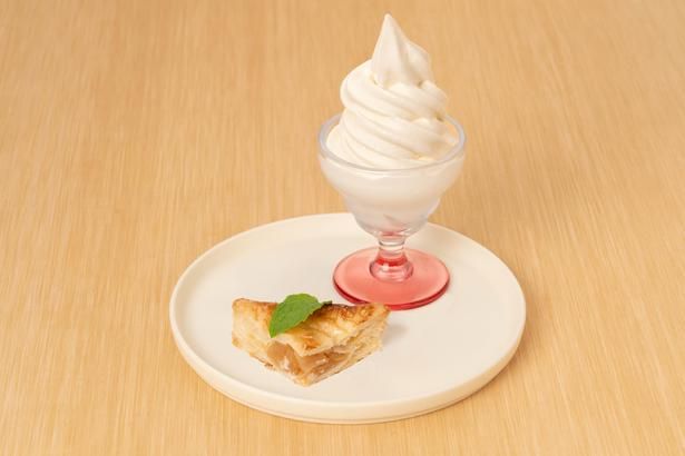 店舗限定メニューの、女将さんのあっぷるパイソフト(700円) 画像提供：矢場とん