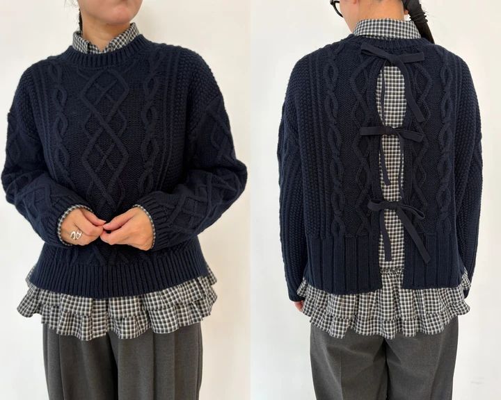 ケーブルバックリボンセーター￥3990・フリルシャツ￥2990／GU（ジーユー）