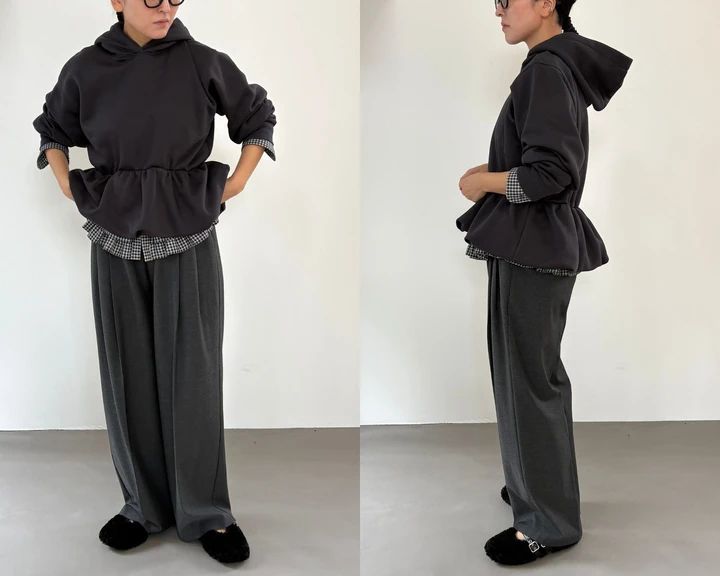 スウェットパーカ￥3990・フリルシャツ￥2990・フラッフィーボアメリージェーンシューズ￥2990／GU（ジーユー）