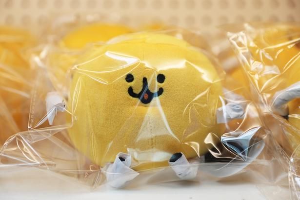 ころんとしたフォルムがキュート！ふくよかの「スマホスタンド」(2860円)