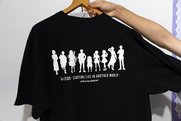 Tシャツ(L/XL：各4400円) 撮影：ソムタム田井 (C)長月達平・株式会社KADOKAWA刊／Re:ゼロから始める異世界生活4製作委員会