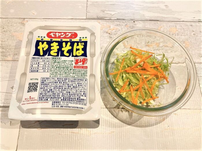 「カップ焼きそば」を格上げする【裏ワザ】生麺みたいな驚きのモチモチ食感に♡