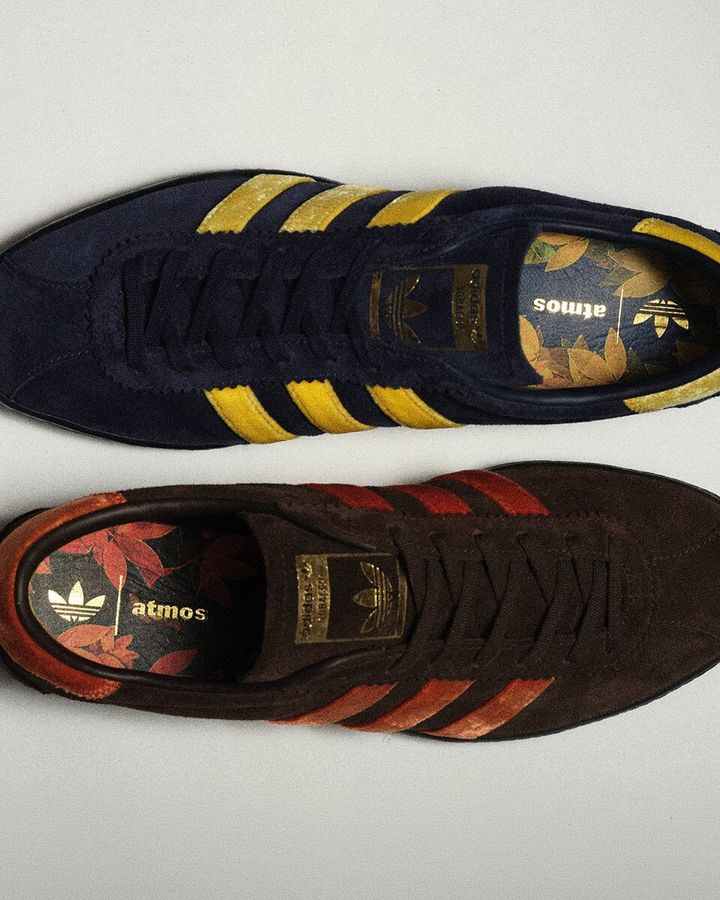 ベースとなったのは、adidas Originalsのロングセラーモデル「TOBACCO」。日本の美しい秋の情景を象徴する紅葉の要素を取り入れ、ネイビーとブラウンの2色に仕上げている。