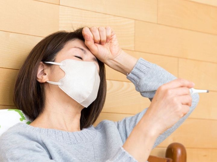 【医師が回答】予防接種を受けたのに発症すると「意味がなかった」と感じてしまうかもしれません。しかし、ワクチンの本当の役割は感染そのものを防ぐことではないのです。分かりやすく解説します。（※画像：Shutterstock.com）