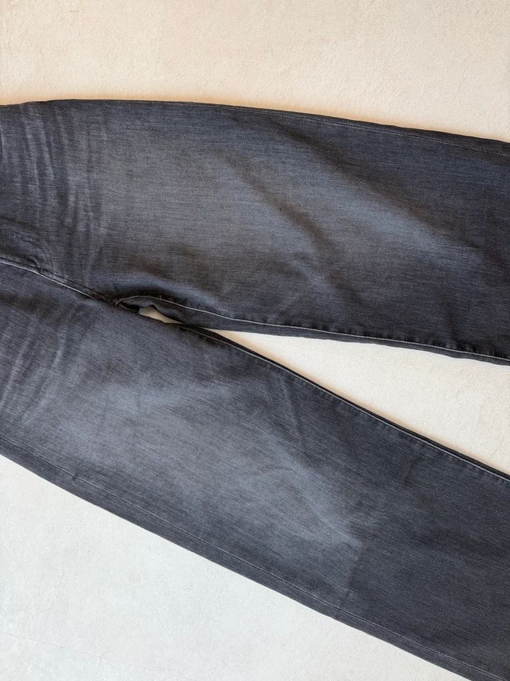 【UNIQLO】EZYワイドストレートジーンズ GRAY