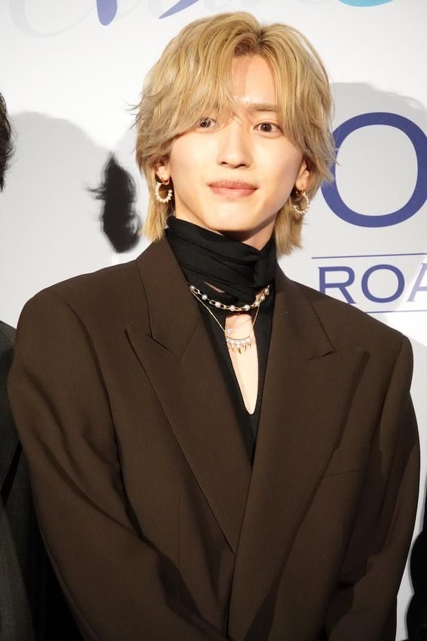 圧倒的なビジュアルで高校一の人気を誇るイケメン“王子”、市村琥珀を演じる道枝駿佑