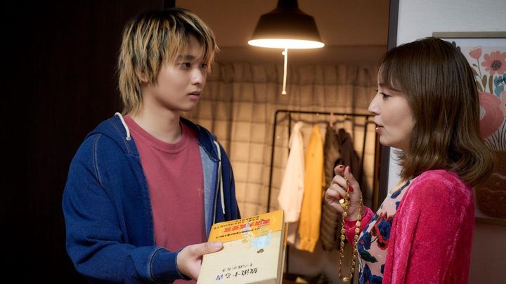 夜ドラ「税金で買った本」第21回より ©️NHK