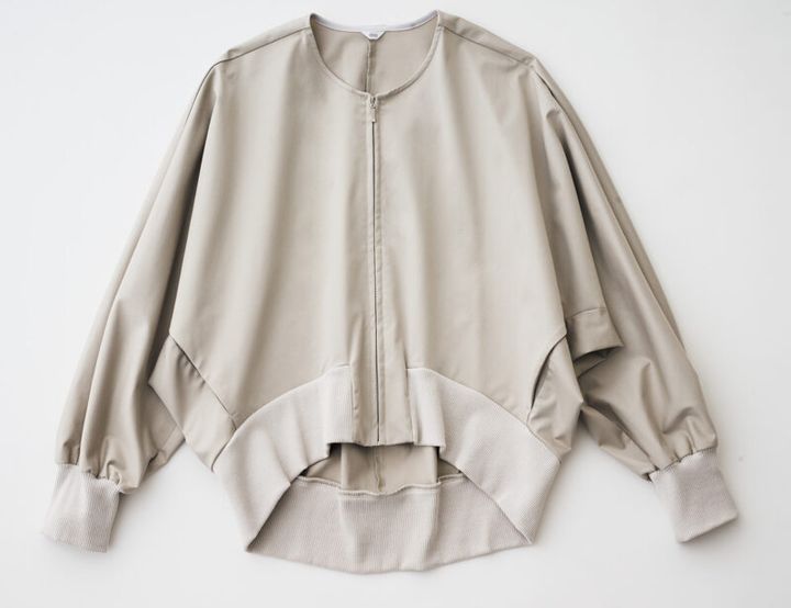 変形ショートブルゾン¥24,200／スケップ