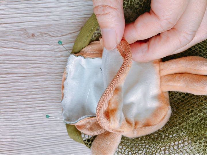 セリアの食パンくんがかわいかったので、ポーチをリメイクしてお買い物のお供にしちゃいました
