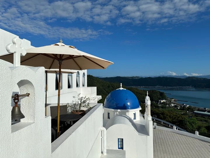 【まるでギリシャ・サントリーニ島】高知の絶景ホテル「ヴィラ・サントリーニ」で過ごす特別な一日_1