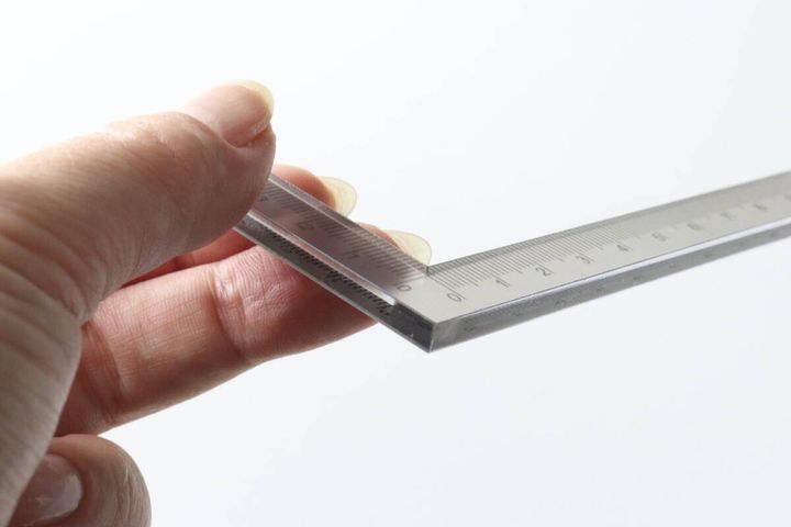L字型スタンプ定規の厚みと目盛りのアップ