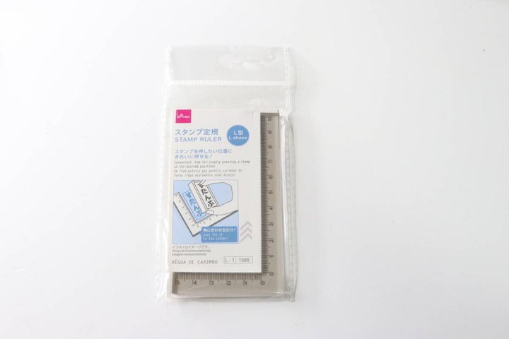 ダイソーのスタンプ定規がパッケージに入っている