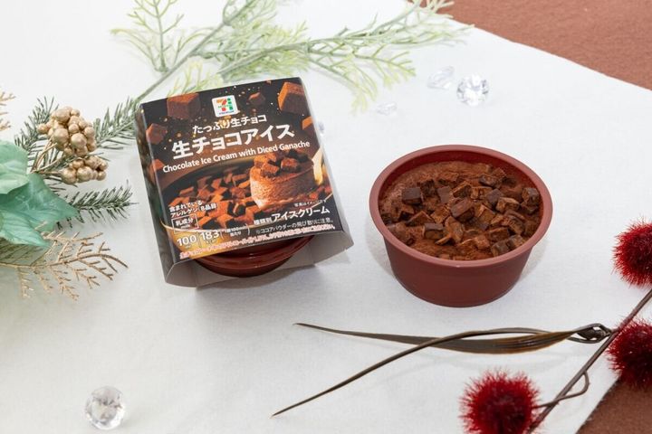 セブンプレミアム 生チョコアイスのパッケージと中身のアイス