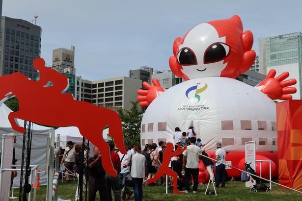 【写真】巨大な「ホノホン」が会場に出現