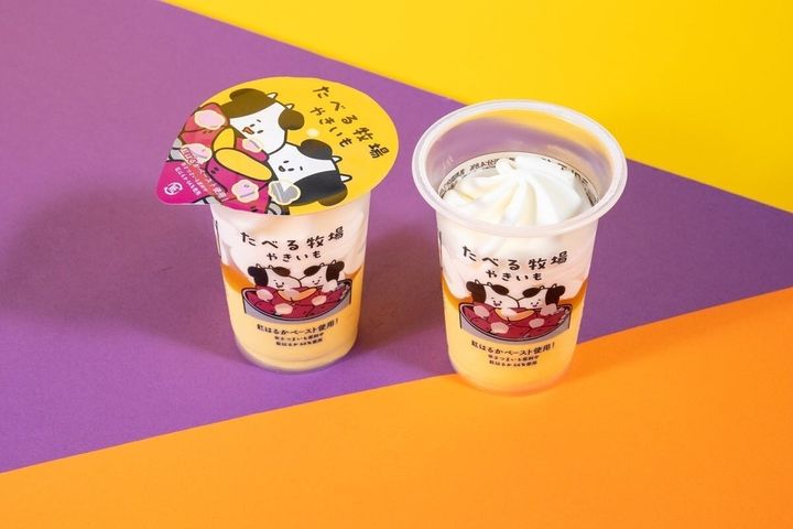 蓋付きと蓋なしの「たべる牧場やきいも」カップアイスが2個並べられている