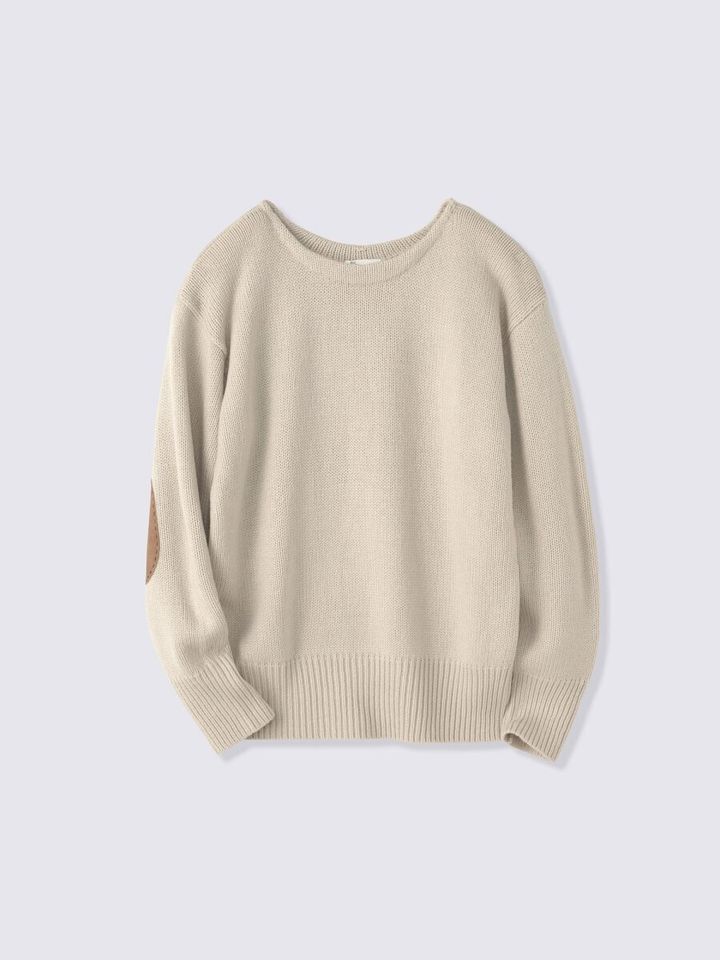 ベージュのエルボーパッチクルーネックセーター