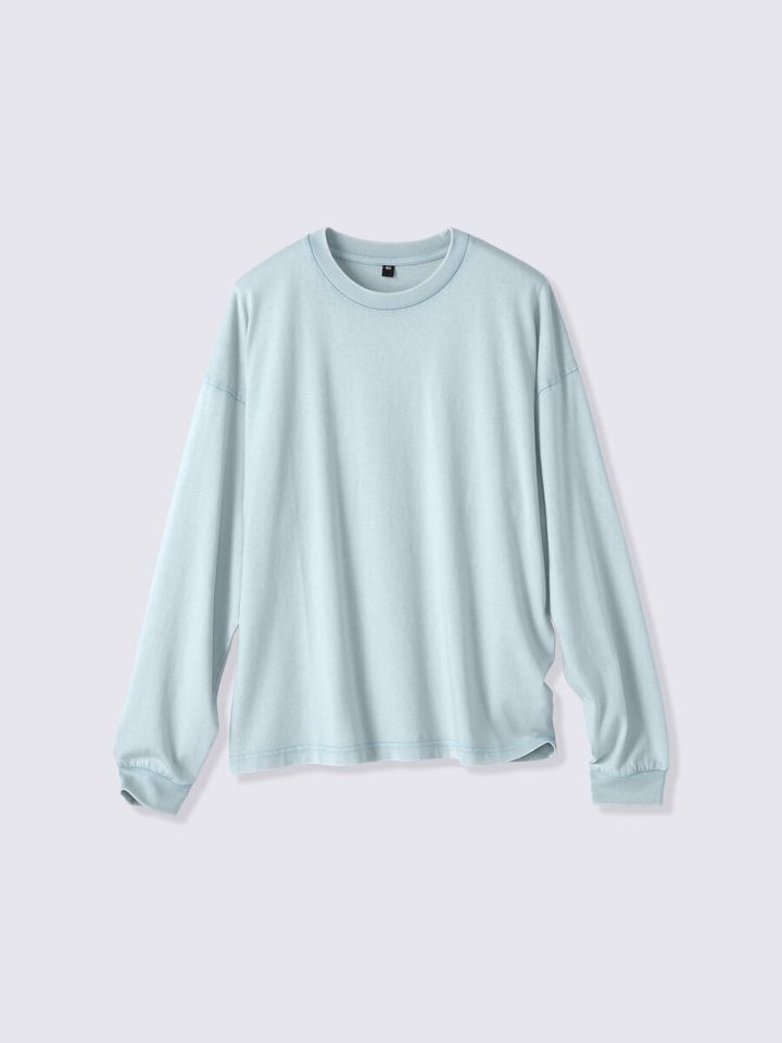 淡い水色のウォッシュドコットンボクシーTシャツ