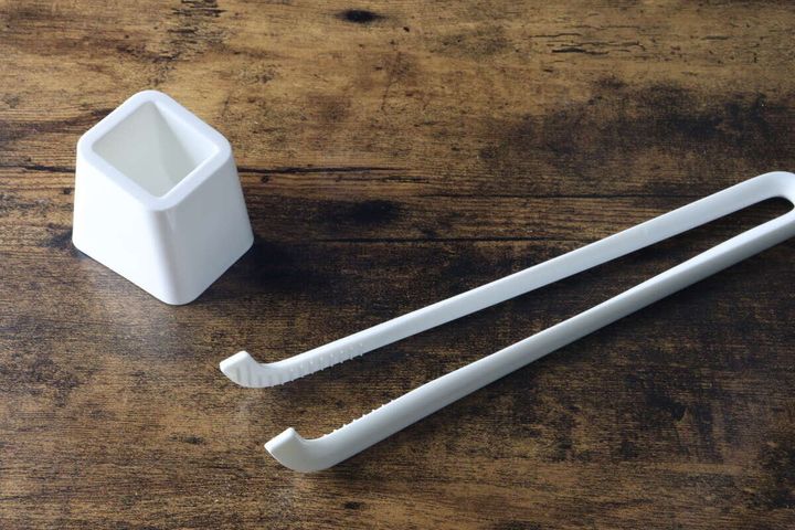 白いトイレ用おそうじトングと専用スタンド