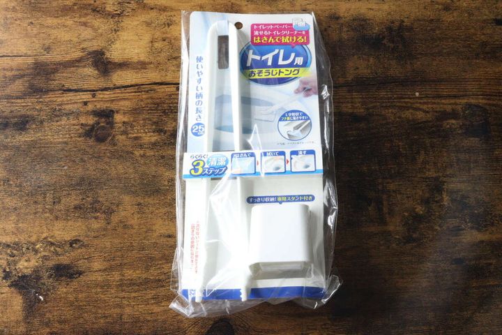 セリアのトイレ用おそうじトングのパッケージ