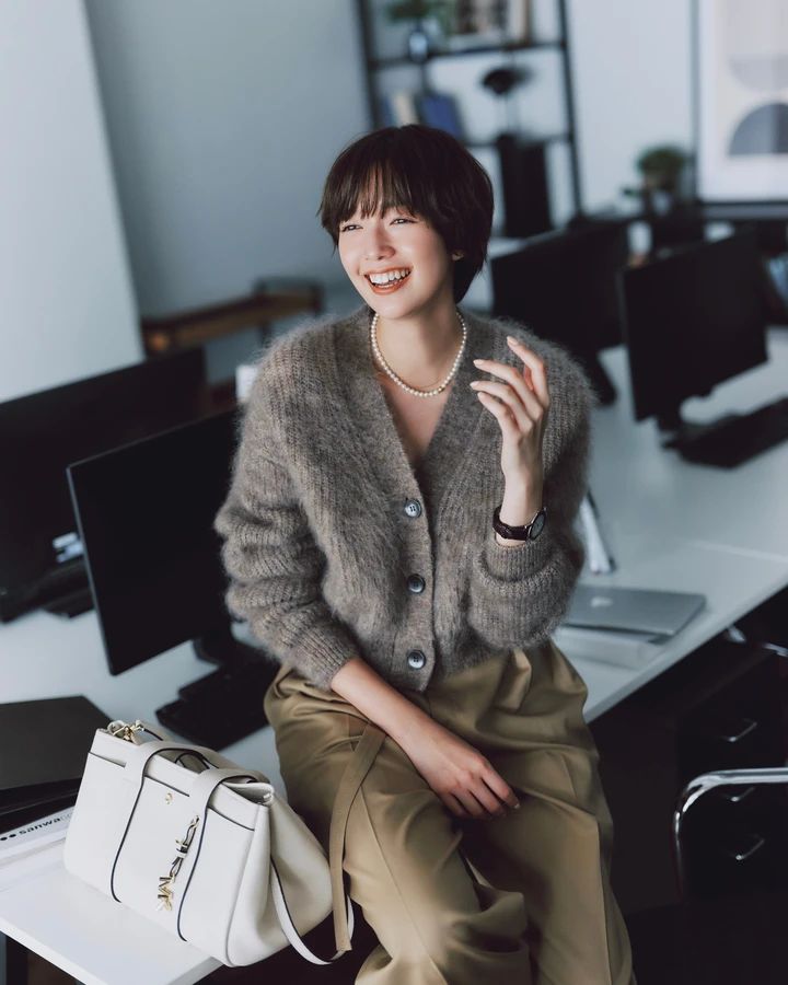 佐藤栞里 ニットコーデ