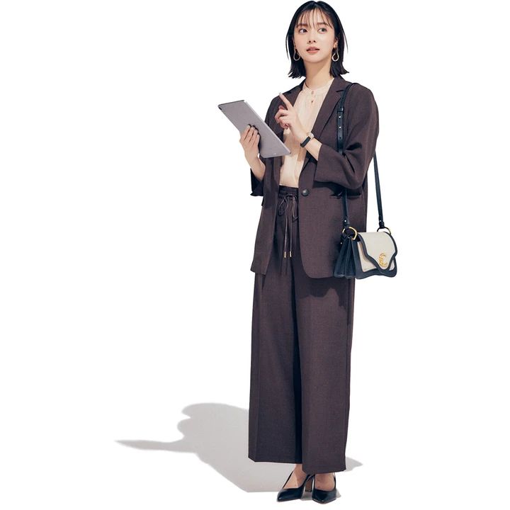 新川優愛 セットアップコーデ