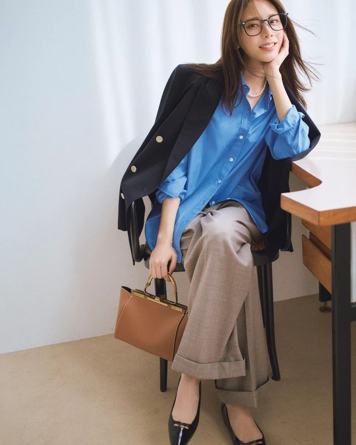 記事明日香 シャツコーデ